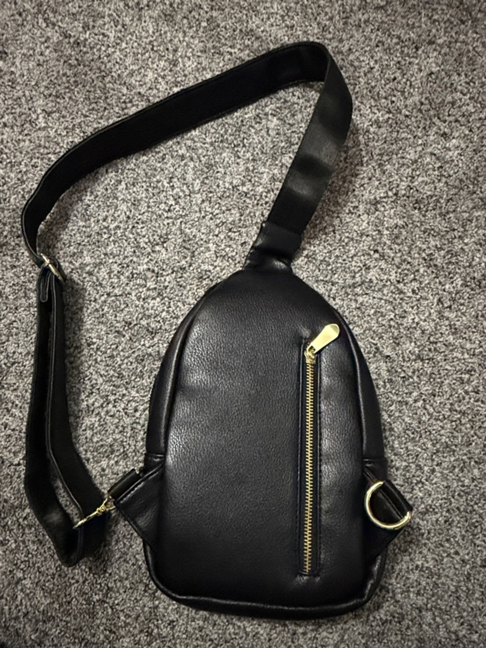 Inicat: BlackCrossbody Sling Bag with Gold Hardware - Picture 5 of 5